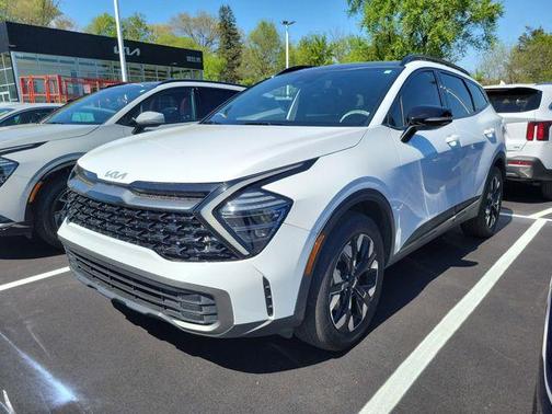 Glacial White Pearl 2024 Kia Sportage X-Line