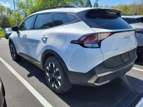 Glacial White Pearl 2024 Kia Sportage X-Line