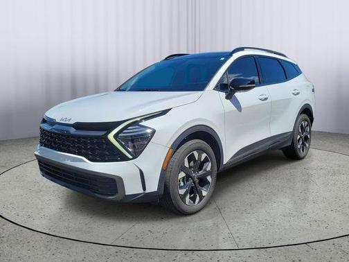 Glacial White Pearl 2024 Kia Sportage X-Line