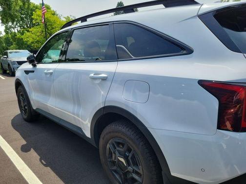 Glacial White Pearl 2025 Kia Sorento SX Prestige