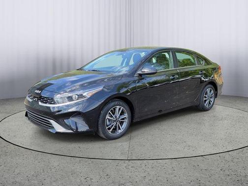 Aurora Black Pearl 2023 Kia Forte LXS