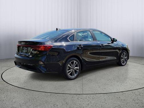 Aurora Black Pearl 2023 Kia Forte LXS