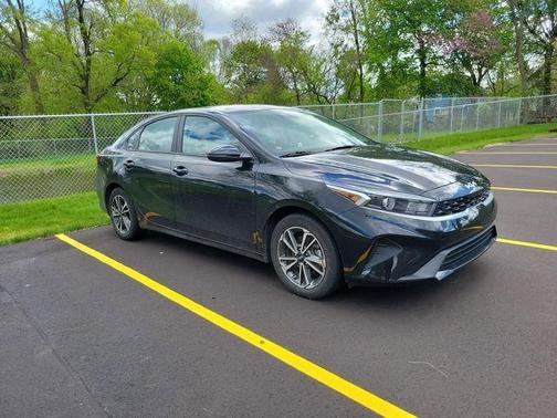 Aurora Black Pearl 2023 Kia Forte LXS