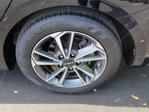 Aurora Black Pearl 2023 Kia Forte LXS