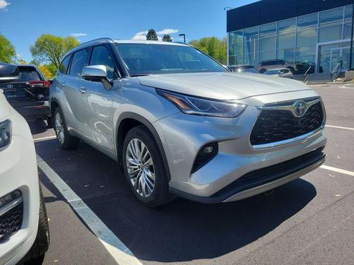 Celestial Silver Metallic 2023 Toyota Highlander Hybrid Platinum