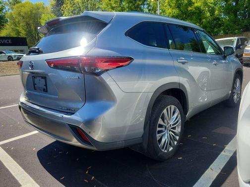 Celestial Silver Metallic 2023 Toyota Highlander Hybrid Platinum