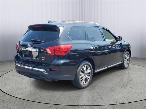 2019 Nissan Pathfinder SL