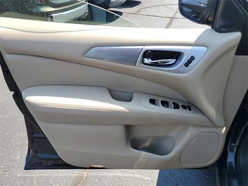 2019 Nissan Pathfinder SL
