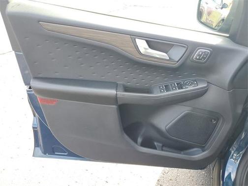 2020 Ford Escape Titanium Hybrid
