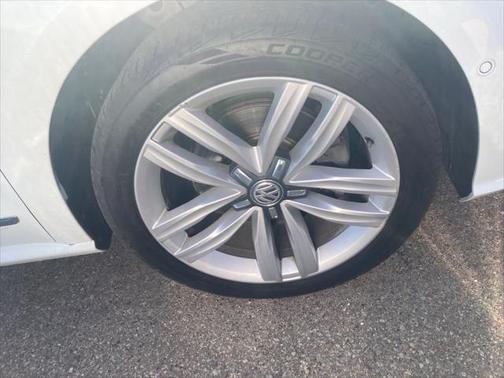2017 Volkswagen Passat 1.8T SEL Premium