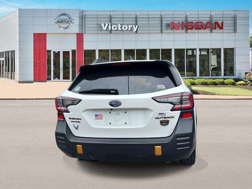 Crystal White Pearl 2022 Subaru Outback Wilderness