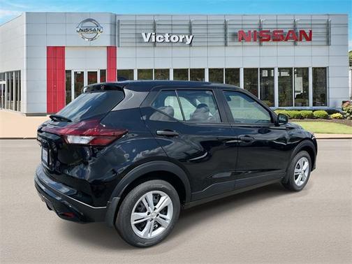 2025 Nissan Kicks S
