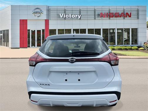 2025 Nissan Kicks S