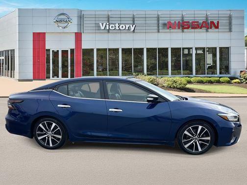 2023 Nissan Maxima SL