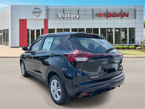 2025 Nissan Kicks S
