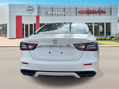 2023 Nissan Maxima SL