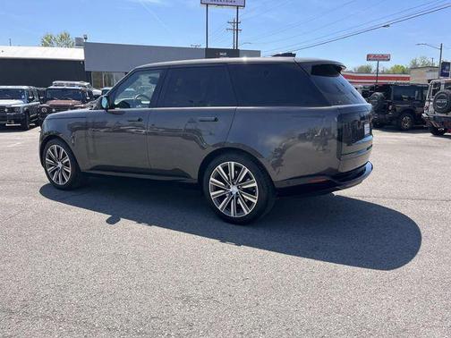 2023 Land Rover Range Rover P530 SE