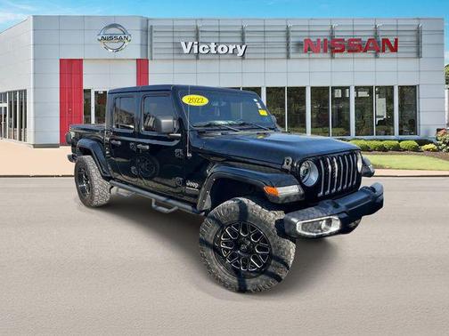Black Clearcoat 2022 Jeep Gladiator Overland