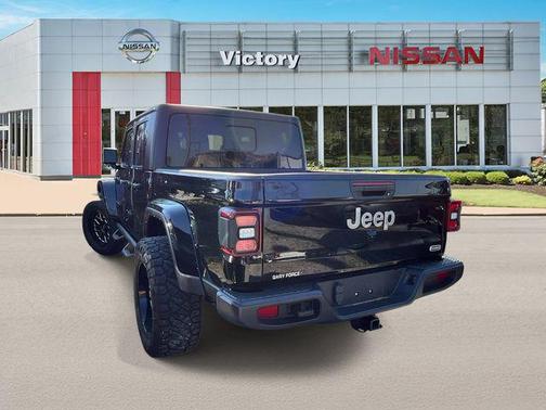 Black Clearcoat 2022 Jeep Gladiator Overland