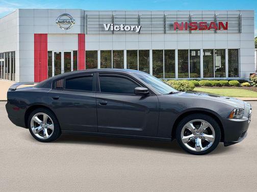 Crystal Metallic 2014 Dodge Charger SXT