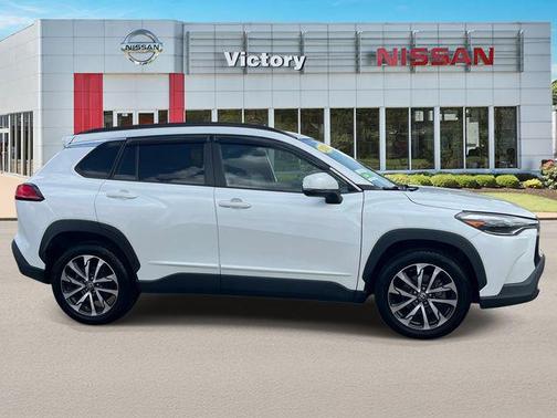 Pearl 2022 Toyota Corolla Cross XLE