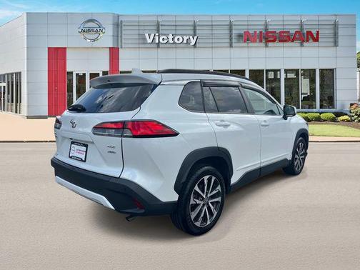 Pearl 2022 Toyota Corolla Cross XLE