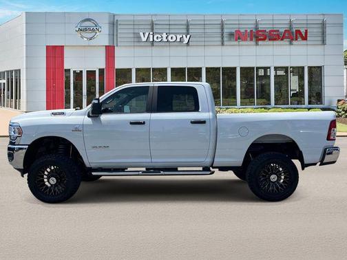 Bright White Clearcoat 2024 RAM 2500 Big Horn Crew Cab 4x4 6'4' Box