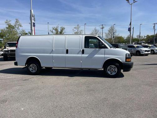 2023 GMC Savana 2500 Work Van