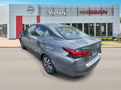 Gun Metallic 2021 Nissan Versa 1.6 SV