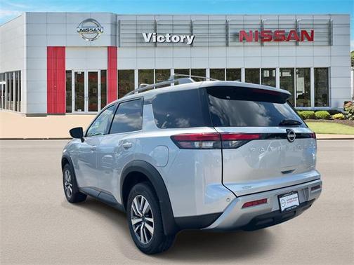 2025 Nissan Pathfinder SL 4WD