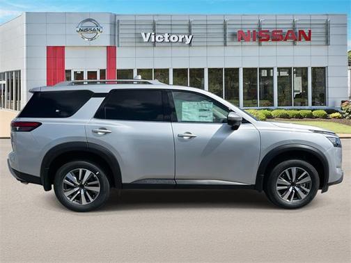 2025 Nissan Pathfinder SL 4WD
