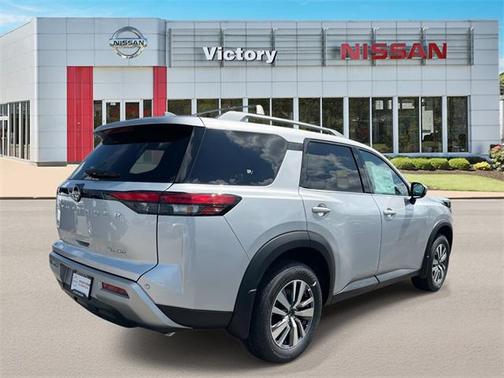 2025 Nissan Pathfinder SL 4WD