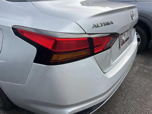Brilliant Silver Metallic 2024 Nissan Altima 2.5 SV