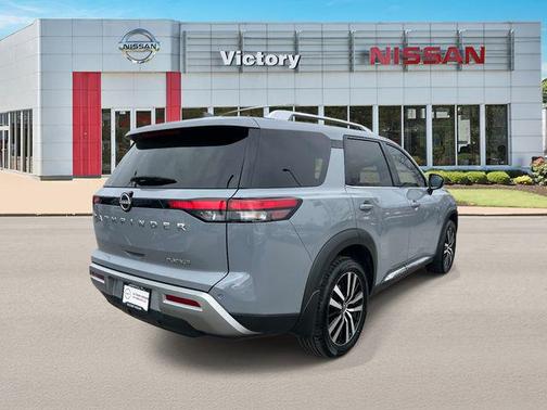 2024 Nissan Pathfinder Platinum FWD