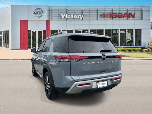 2024 Nissan Pathfinder Platinum FWD