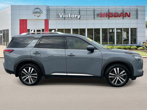 2024 Nissan Pathfinder Platinum FWD