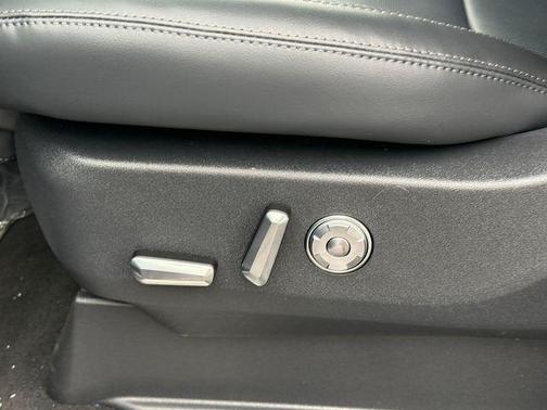 Starlight Gray Premium Colorant 2026 Lincoln Navigator Reserve