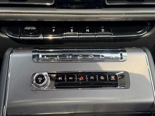 Infinite Black Metallic Clearcoat 2026 Lincoln Aviator Premiere