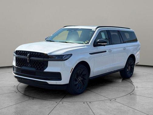 Pristine White Metallic Tri-Coat 2026 Lincoln Navigator Reserve