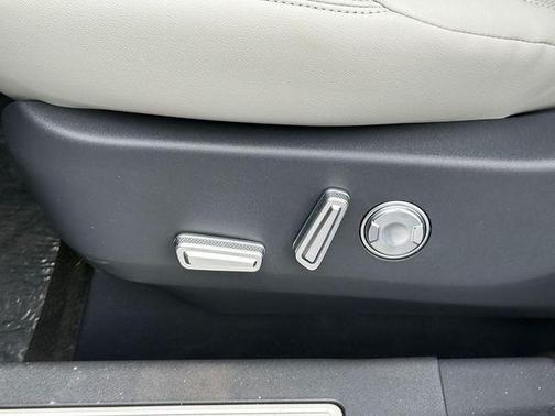 White Platinum Metallic Tri-Coat 2026 Lincoln Nautilus Premiere
