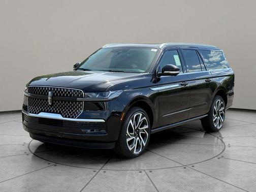 Infinite Black Metallic Clearcoat 2026 Lincoln Navigator Reserve