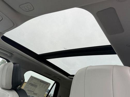 Flight Blue Metallic Clearcoat 2026 Lincoln Navigator Reserve