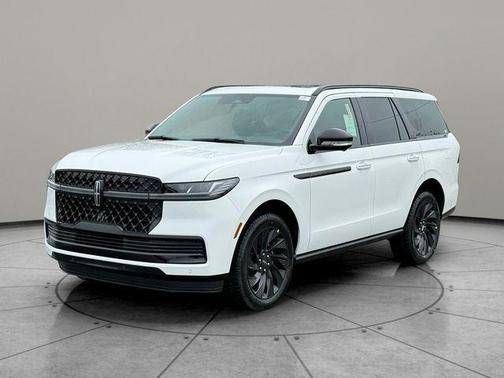 Pristine White Metallic Tri-Coat 2026 Lincoln Navigator Reserve