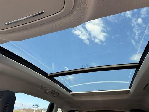 Infinite Black Metallic Clearcoat 2026 Lincoln Nautilus Reserve