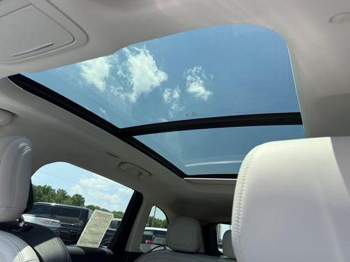 White Platinum Metallic Tri-Coat 2026 Lincoln Nautilus Premiere