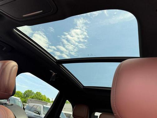 White Platinum Metallic Tri-Coat 2026 Lincoln Nautilus Reserve