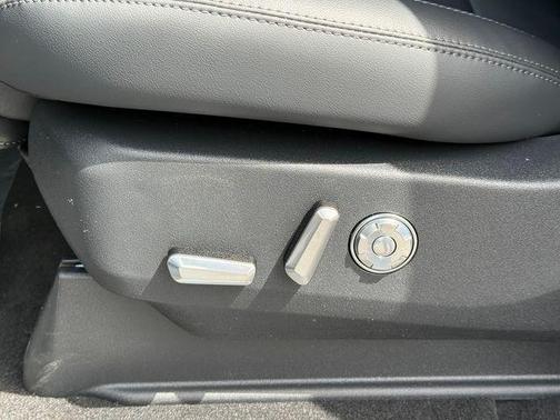 Gray Mist Metallic Tri-Coat 2026 Lincoln Navigator Reserve