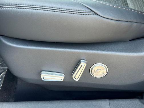 Silver Radiance Metallic Clearcoat 2026 Lincoln Nautilus Reserve