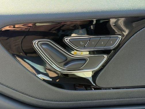 Pristine White Metallic Tri-Coat 2026 Lincoln Aviator Premiere