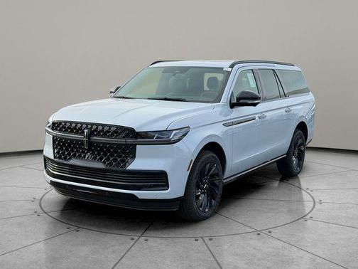 Crystal White Metallic Clearcoat 2026 Lincoln Navigator Reserve